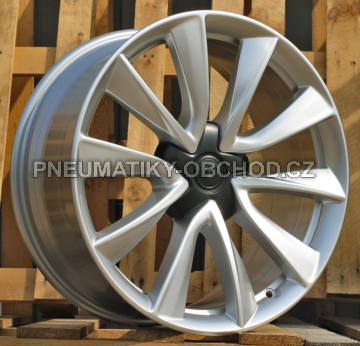 Alu kola Racing Line B2046, 20x8.5 5x114.3 ET35, stříbrná